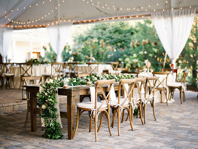 sắp xếp bàn ghế tiệc cưới vintage