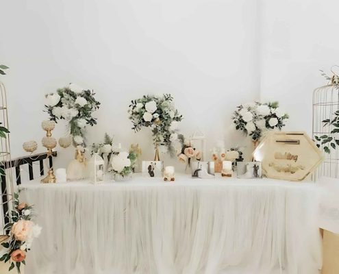 Bàn gallery đám cưới handmade