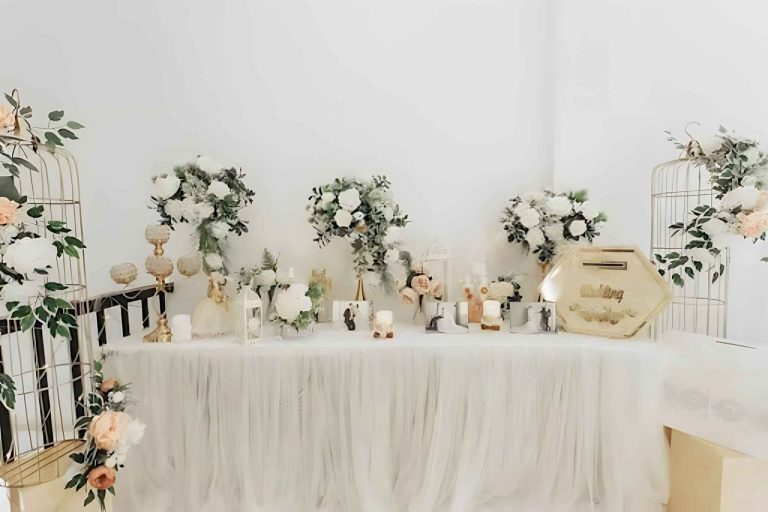 Bàn gallery đám cưới handmade