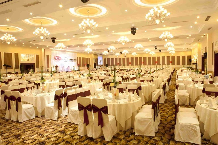 Trang trí sân khấu nhà hàng đẹp cùng giải pháp trọn gói, tiết kiệm