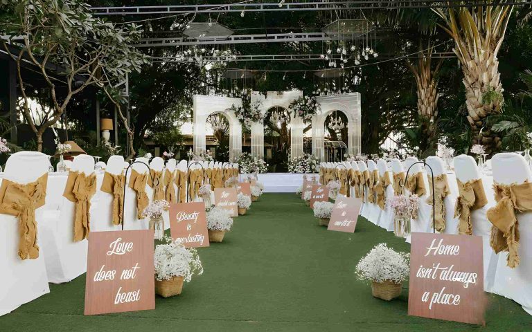 Trang trí sân khấu đơn giản – Đẹp, tiết kiệm chi phí, dễ thi công